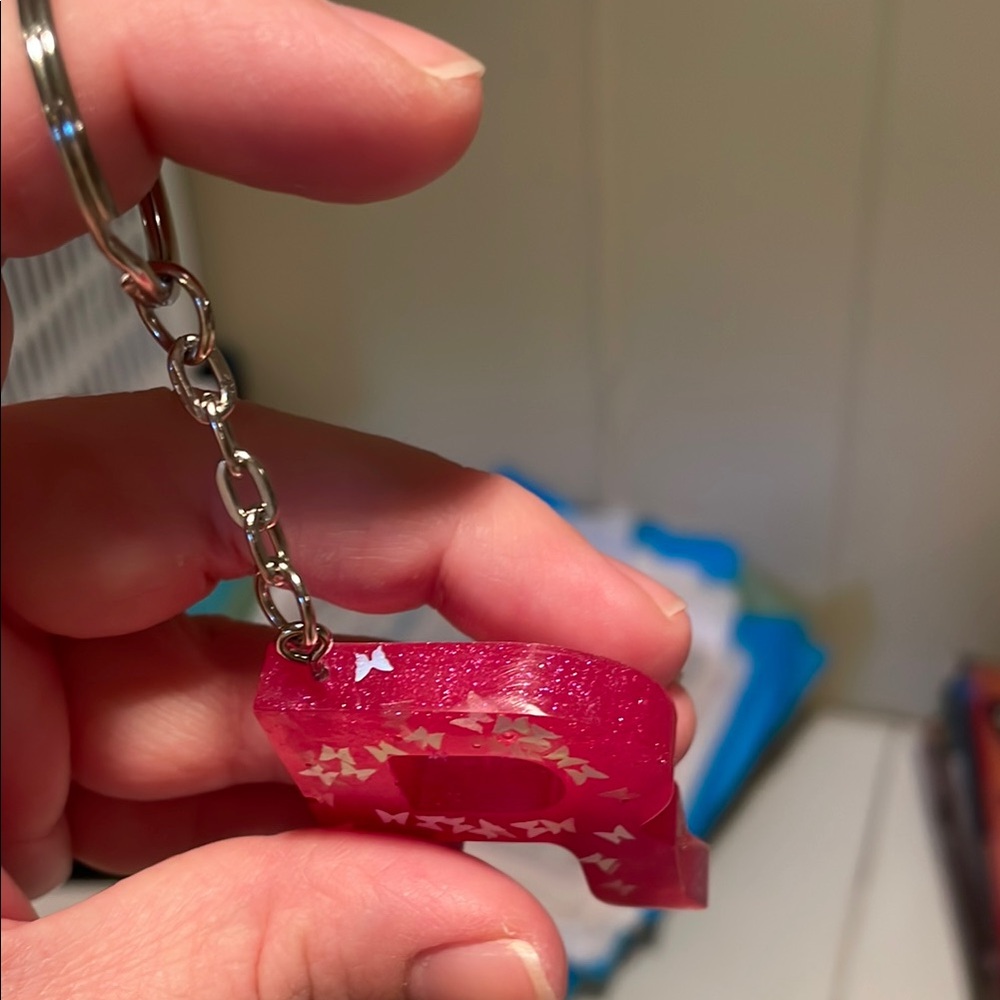 Red Glitter Letter Keychain R - Picture 5 of 7
